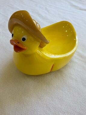 VTG Y2K Yellow Duck Soap Dush with Tan Hat